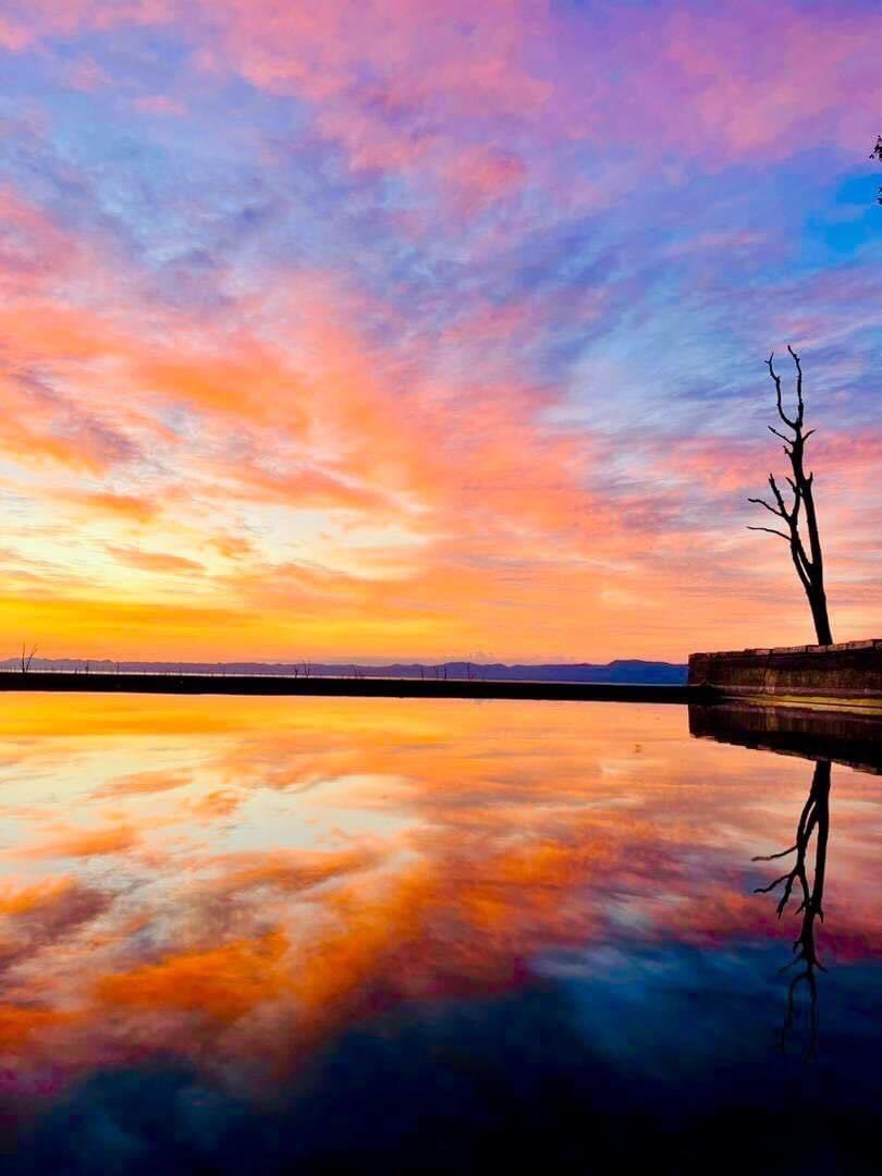 ‘Skies so beautiful they can bring tears to your eyes…’ 🥹🌅😍 - Views from 
#changasafaricamp #lakekariba changasafaricamp.com