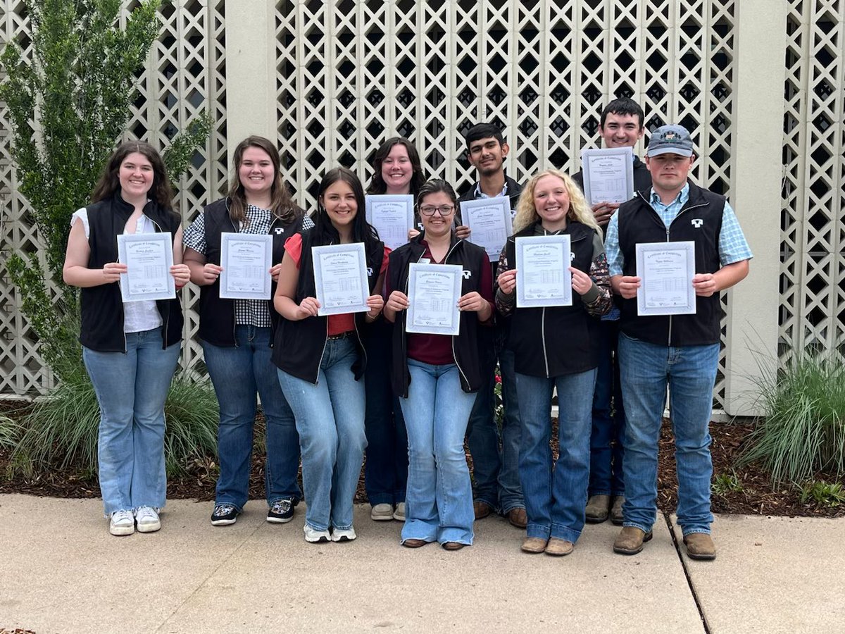 100% pass rate for Chapel Hill High School Animal Science students! 

TCFA Cattle Care &amp; Handling Certified <a href="/CHHSTyler/">Chapel Hill High School</a> <a href="/strode_matt/">Matt Strode</a> <a href="/chhs_ffa/">Chapel Hill FFA</a>