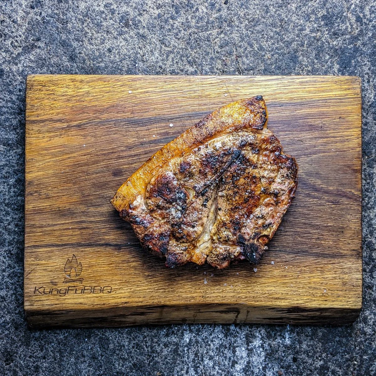 Nathan (@kungfubbq) on Twitter photo Fancy a massive pork chop?
This was a big 900g pork shoulder Chop from <a href="/Swaledalefoods/">Swaledale Butchers</a>
Easy cook as I added <a href="/maldonsalt/">Maldon Salt Co.</a> then grilled it direct on the Napoleon Pro 22 over ash charcoal
Quality meat so cooked it to 60ish for a bit of pink 🤩
Lovely meal, very tasty and juicy Fancy a massive pork chop?
This was a big 900g pork shoulder Chop from <a href="/Swaledalefoods/">Swaledale Butchers</a>
Easy cook as I added <a href="/maldonsalt/">Maldon Salt Co.</a> then grilled it direct on the Napoleon Pro 22 over ash charcoal
Quality meat so cooked it to 60ish for a bit of pink 🤩
Lovely meal, very tasty and juicy