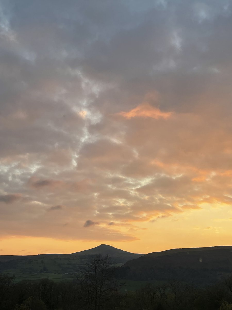 route46ebikehi1's tweet photo. The #Sugarloaf - #Abergavenny #BreconBeacons #BannauBrycheiniog #theblackmountains #Monmouthshire #Crickhowell #Gilwern #Govilon #Llanfoist #Powys #Wales #visitwales @visit_mon https://t.co/jgpcX4Mh4p
