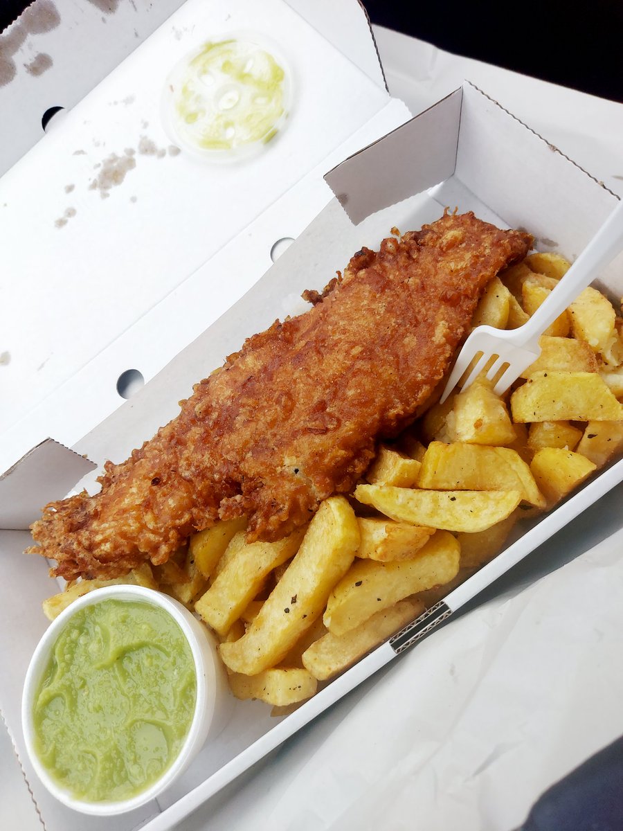 LodyBalls1973's tweet photo. What about #FishnChipFriday at JJ's on Marfleet lads. You decide? Rat or Fish 🐀 🐟? https://t.co/gf4QFWbagK