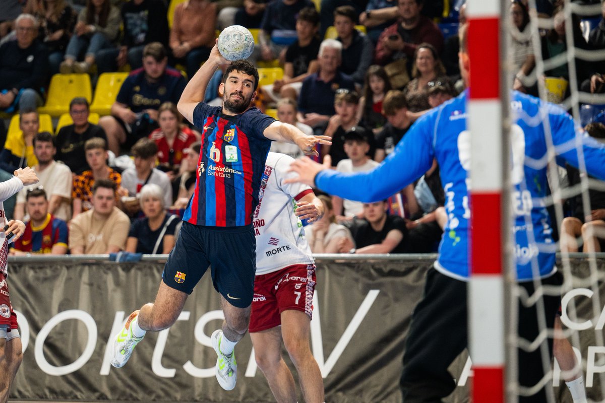 FCBhandbol's tweet photo. Jornada 26 @ASOBAL
@fcbhandbol 4⃣1⃣
@CdadLogrono 2⃣8⃣
Min 55
📺 @esport3
📱 @LaLigaSportsTV
🏠 Palau Blaugrana
🔵🔴 #ForçaBarça #LiveASOBAL #BARLOG https://t.co/udEkQBpXF4