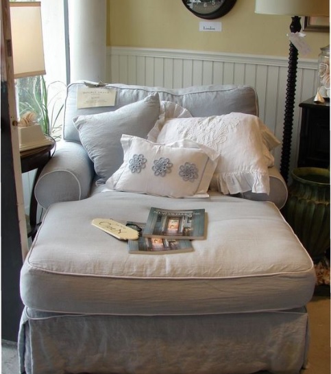 susanavelodeco's tweet image. ¿ Quien dijo que los rincones de lectura no podían ser coquetos ?.Y con este tan mono y acogedor, lo afirmamos, pueden ser muy coquetos. Feliz fin de semana a tod@s.
.
.
.
#susanavelodecoracion #sofasamedida #cortinas #estores   #tapiceria #alfombras #papelespintados  ..........