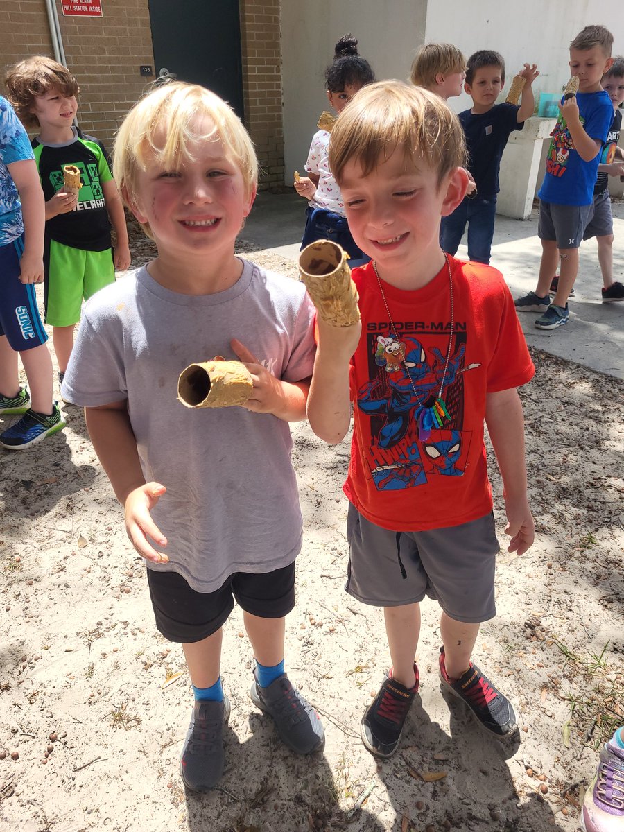 kjoy1542's tweet photo. Bird feeders for Earth Day. #celebratelps. @CitrusSchools https://t.co/Eq8OUn3Yku