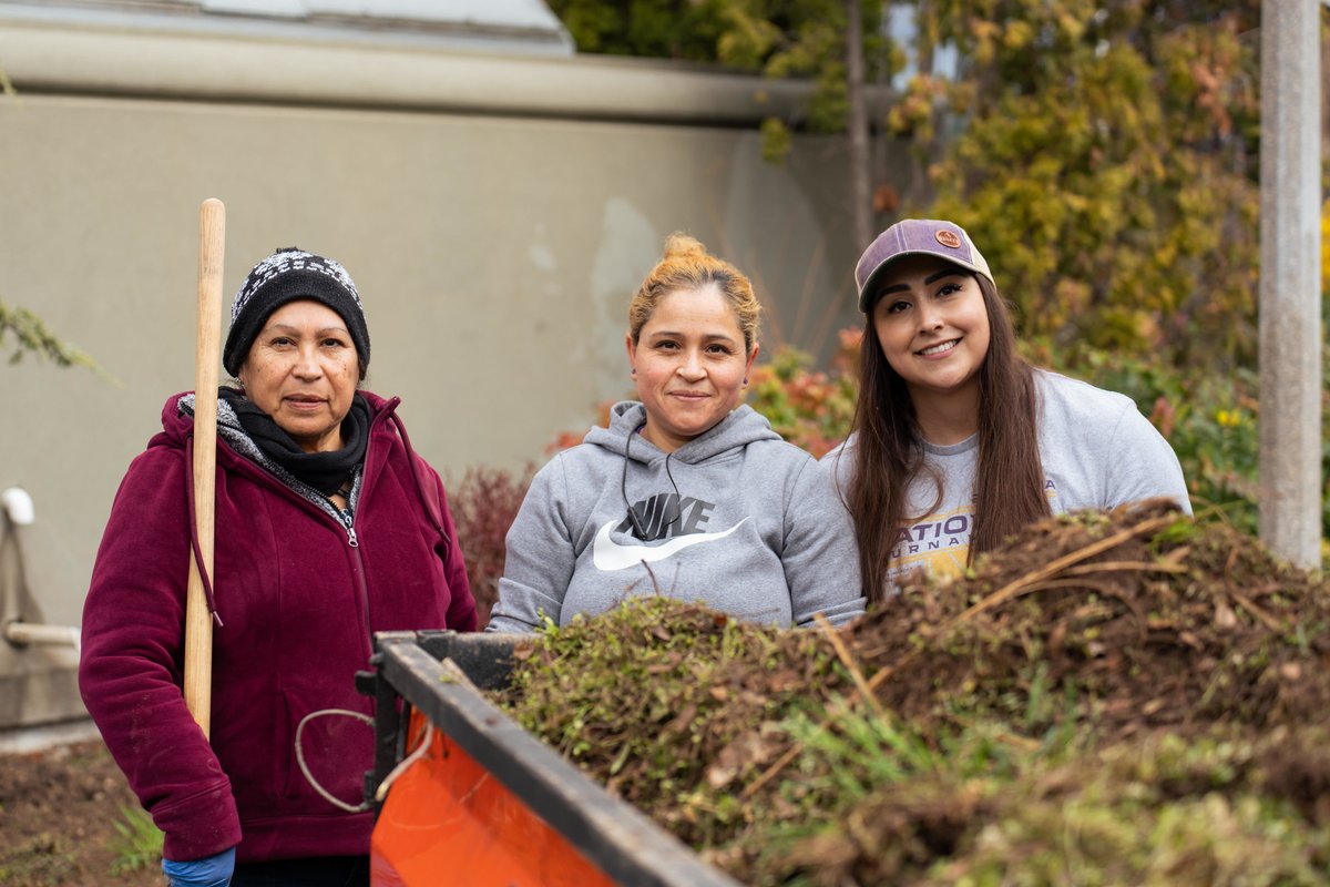 collegeofidaho's tweet photo. Friday was Spring Campus Clean-Up Day at the College. Faculty, staff, students, and friends chipped in as our campus begins to green up and the seasons change.  #YoteFam #CloseKnitFamily #CampusCleanUp  

https://t.co/d6o0jBT8IB https://t.co/jU9UAR7yhF