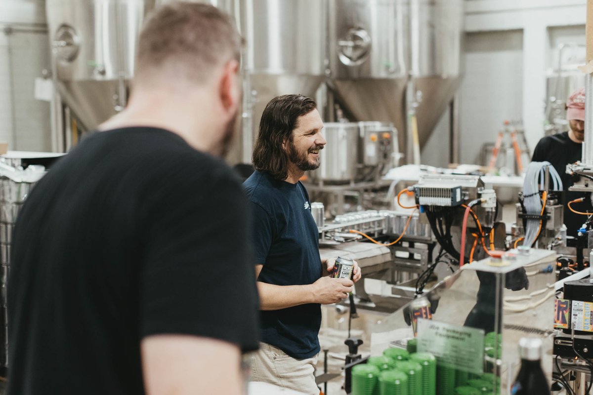 TylerStationTX's tweet photo. Cheers to the good times and great beer! 🍻👏 Meet the fantastic team behind @oakcliffbrewingco, one of the awesome businesses brewing success here at Tyler Station. #TylerStation #OakCliffBrewingCo #CraftBeerLove #CheersToTheWeekend https://t.co/dxS1h1YYXs