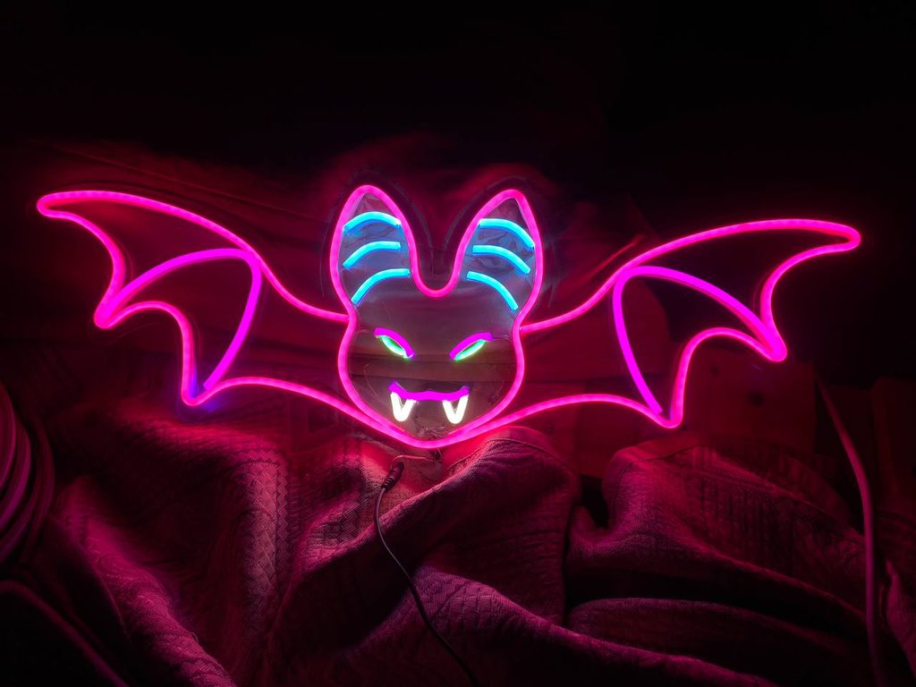 We really get a lot of pink commissions lately XD #neonsign #neoncustom #neonsign #fox #bat #pink