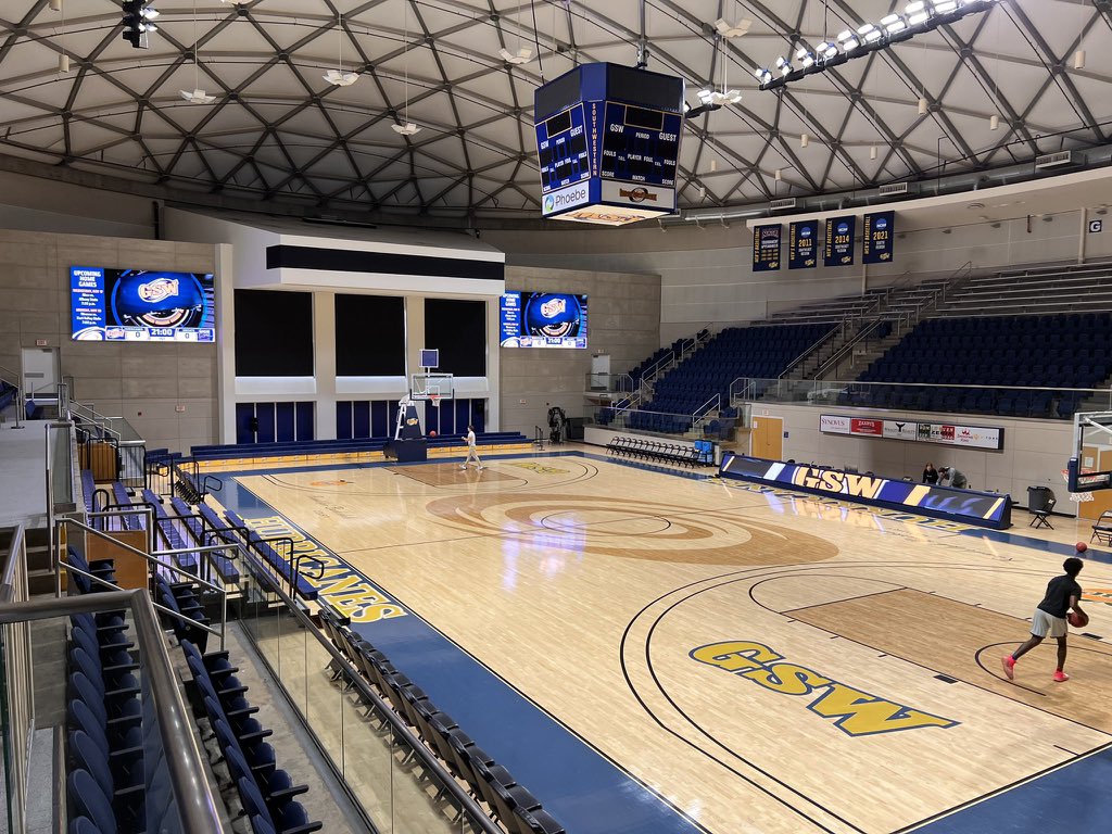 ameilmalone's tweet photo. After a great visit and talk with Coach Coombs, Faison, and Z I’m extremely thankful to have received a offer to further my academic and athletic career at Georgia Southwestern University! 💛 💙 #notcommitted 
@lwhitaker878 @grumeil @CoachFaison_GSW https://t.co/MhgVDL3KbJ