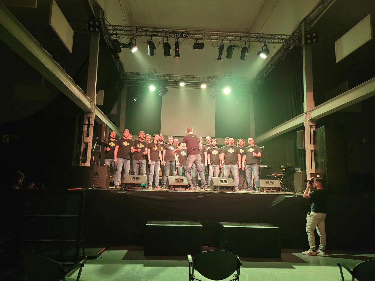 fintras's tweet photo. Los grupos @Tag_Time_ y #Rubencio ya han abierto con sus canciones el concierto solidario 'Muévete por Siria y Turquía', cuatro horas de música para un proyecto de la @AsociacionAAPS https://t.co/W0njQxdnhc