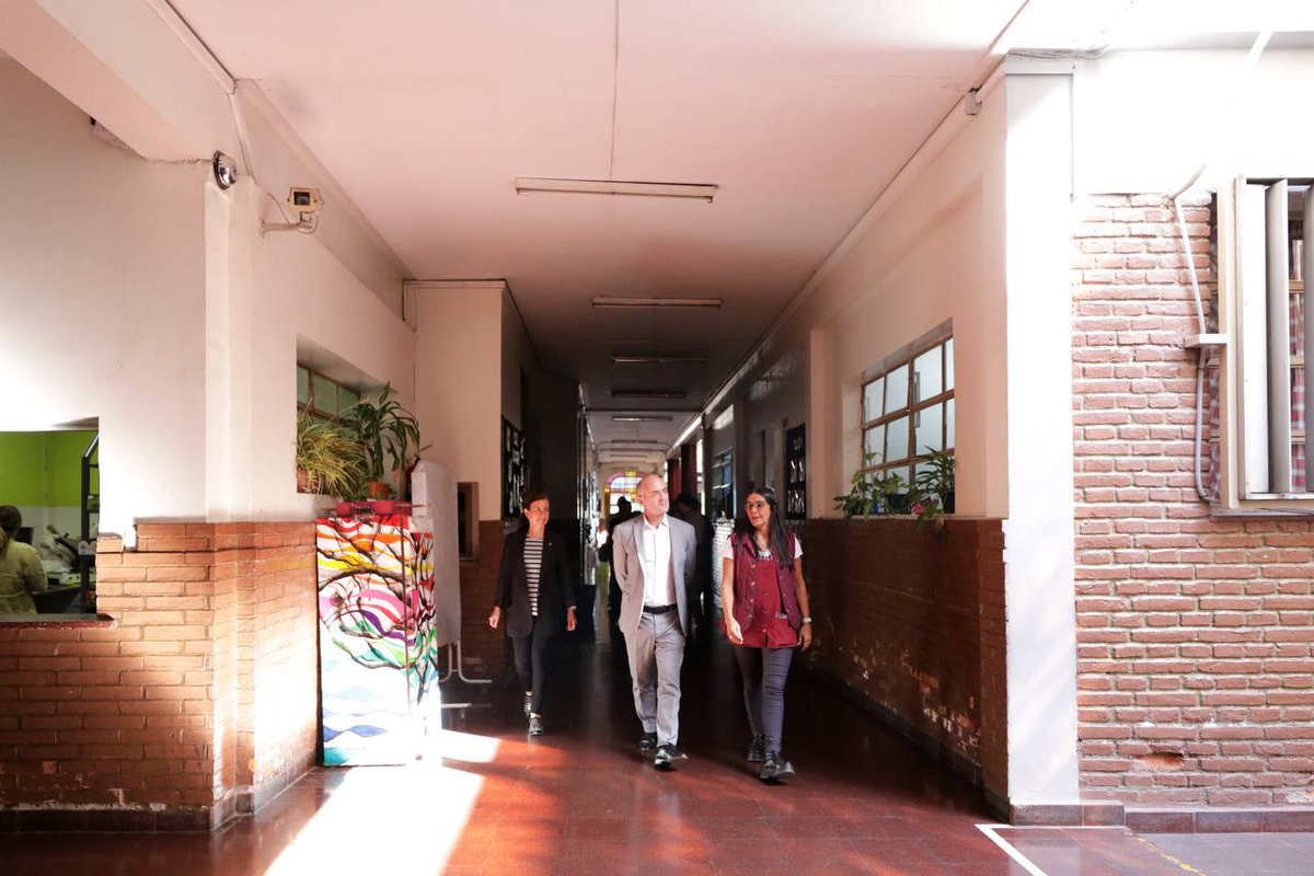 jplichtmajer's tweet photo. Acompañamos a las y los docentes en su tarea diaria 🤝🏻🏫

Visitamos el Colegio San Carlos para dialogar con los docentes y conocer las fortalezas y desafíos de la Educación Pública de Gestión Privada. Allí, se llevan adelante diversos proyectos de Lengua, Matemáticas, Feria de Ciencias, Robótica, Inglés, campamentos, y salidas educativas, para que las y los alumnos puedan enriquecer sus conocimientos y aprender nuevas habilidades de forma didáctica y participativa.