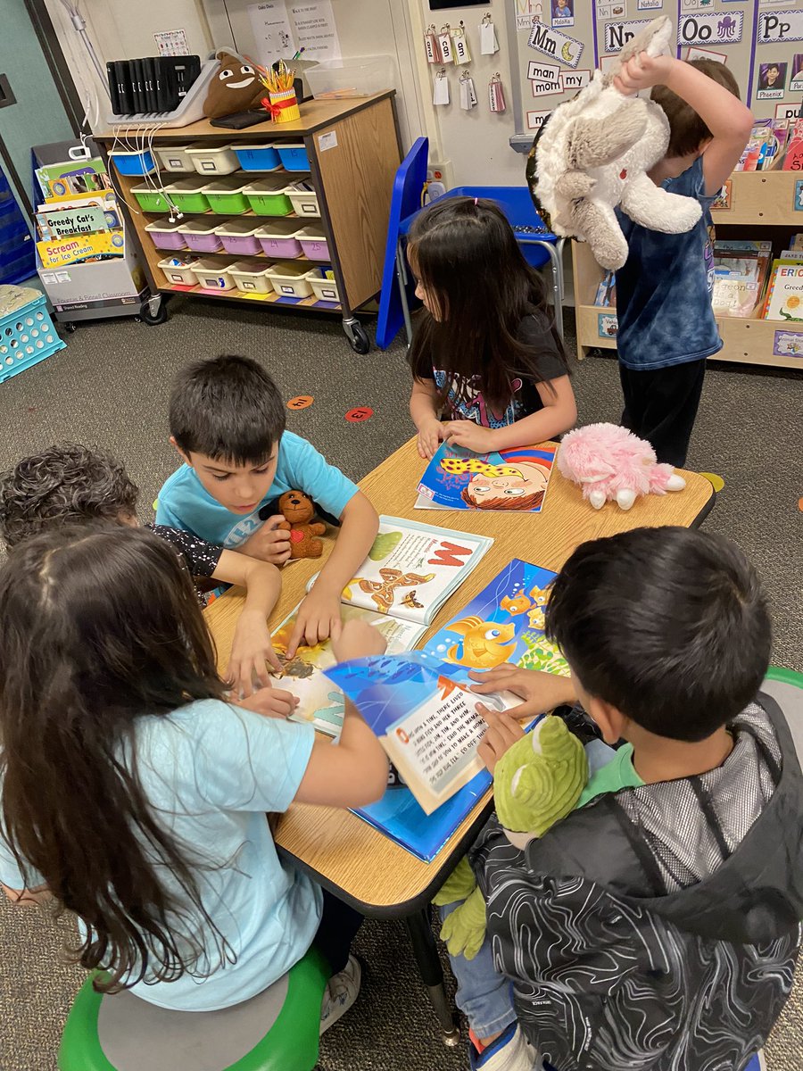 Reading to our favorite stuffed animals is always a treat!  <a href="/HumbleISD_OE/">Oaks Elementary</a>