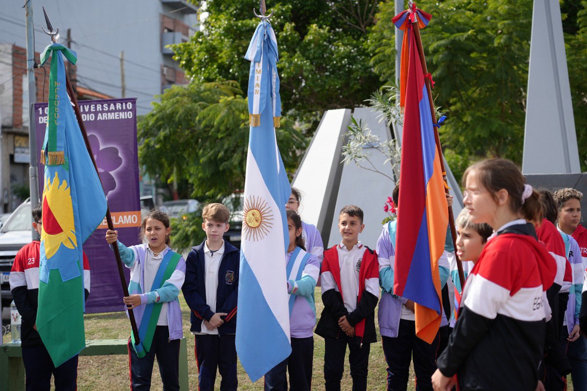 Gracias al Colegio Armenio <a href="/jrimian/">Colegio Jrimian</a> de Valentín Alsina por invitarnos a participar del recordatorio por el 108 Aniversario del #GenocidioArmenio en la Plaza de la Colectividad Armenia de Valentin Alsina.

Honremos juntos la memoria de las víctimas y la lucha del pueblo armenio🇦🇲