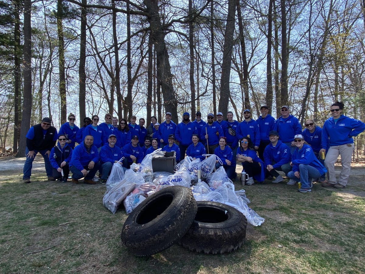 EversourceMA's tweet photo. A little spring cleaning along the @charlesriver freed our critical watershed from this pile of trash and two tires. How will you be celebrating #EarthDay? ๐๐ฑ #TeamEversource #MyCleanCharles #KeepinitClean #CharlesRiverCleanup https://t.co/a8DfPWN8nk