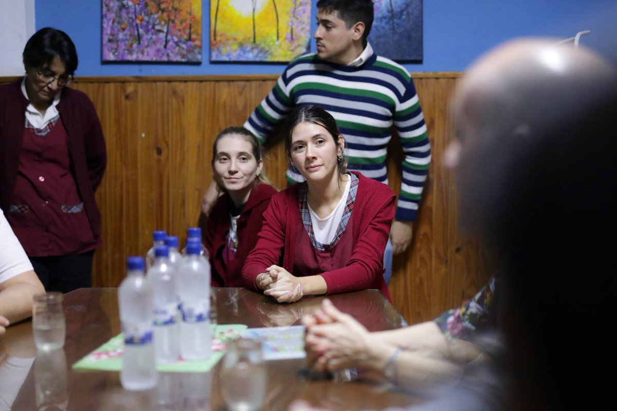 jplichtmajer's tweet photo. Acompañamos a las y los docentes en su tarea diaria 🤝🏻🏫

Visitamos el Colegio San Carlos para dialogar con los docentes y conocer las fortalezas y desafíos de la Educación Pública de Gestión Privada. Allí, se llevan adelante diversos proyectos de Lengua, Matemáticas, Feria de Ciencias, Robótica, Inglés, campamentos, y salidas educativas, para que las y los alumnos puedan enriquecer sus conocimientos y aprender nuevas habilidades de forma didáctica y participativa.