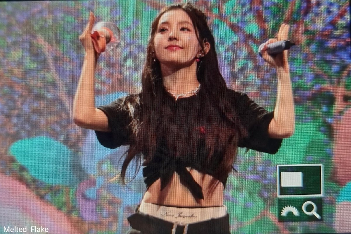 Melted_Flake's tweet photo. 230421 [Preview]Red Velvet R to V Singapore-Irene 
 #RedVelvet #RtoV #RtoVinSG #RedVelvet4thConcert_RtoV #Irene #아이린 https://t.co/GwK1iGYrj7