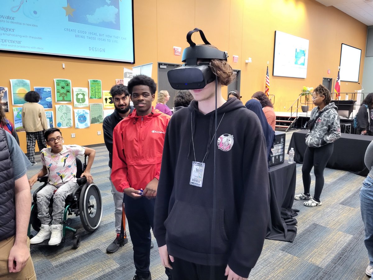 Alief_Career's tweet photo. HCC Ideas Academy showcase. The students are showing off their project designs. They also collaborated on a problem and solution product and designed a mockup prototype. @AliefISD @AliefCTE @CTEAmpNews Alief Independent School District #ChooseAlief #ACACOneTeam https://t.co/9IzQwna0gX