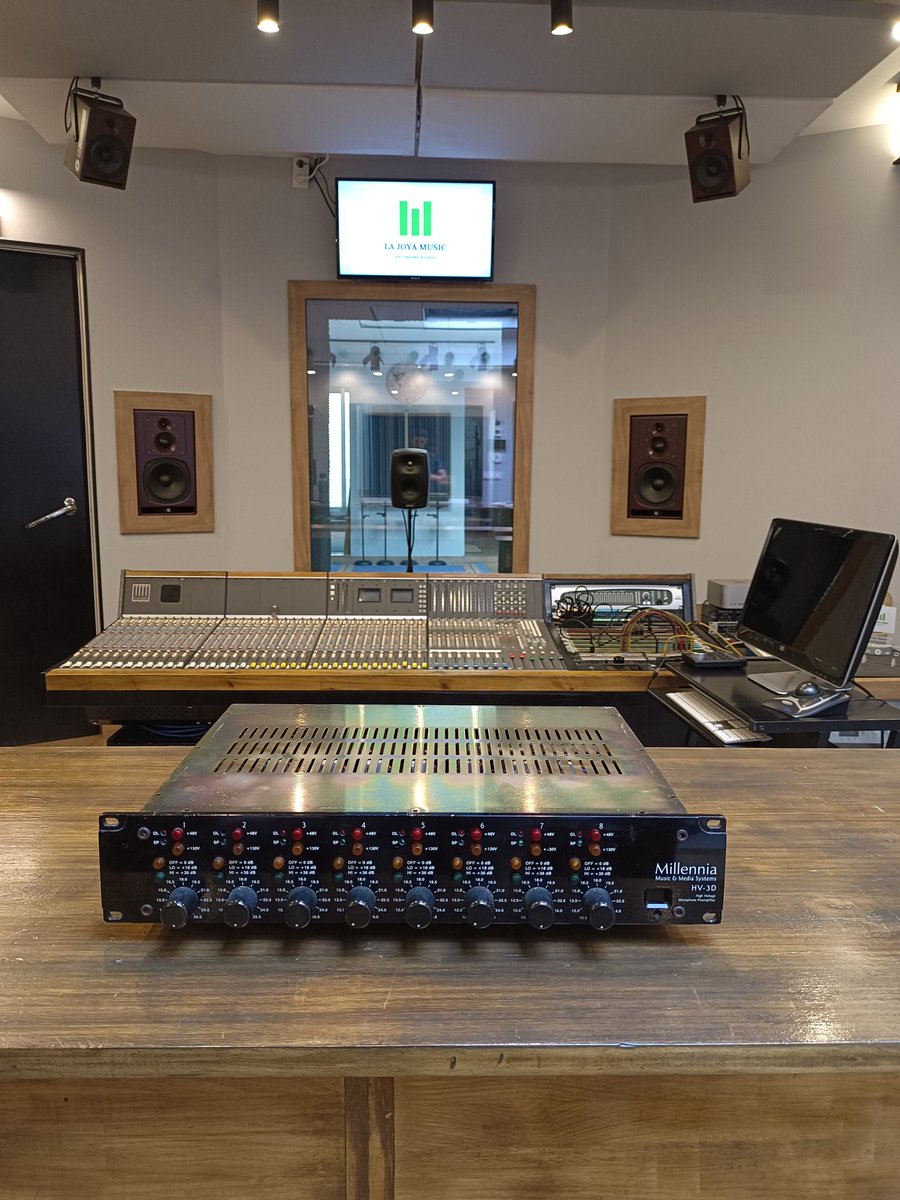 estudiolajoya's tweet photo. ¡Millennia HV3D aquí!
🤯✨✅

https://t.co/uWFle76a14 
#Lucena #Cordoba #Andalucia 
#estudiodegrabacion #estudio #RecordingStudio #record #protools #grabacion #Millennia #previo #strings #piano #analog #calrec #Lucenaofmusic #audiofilms #Lucenacity #mixing #mixer #Apogee #Calrec https://t.co/vBX9BBimEn