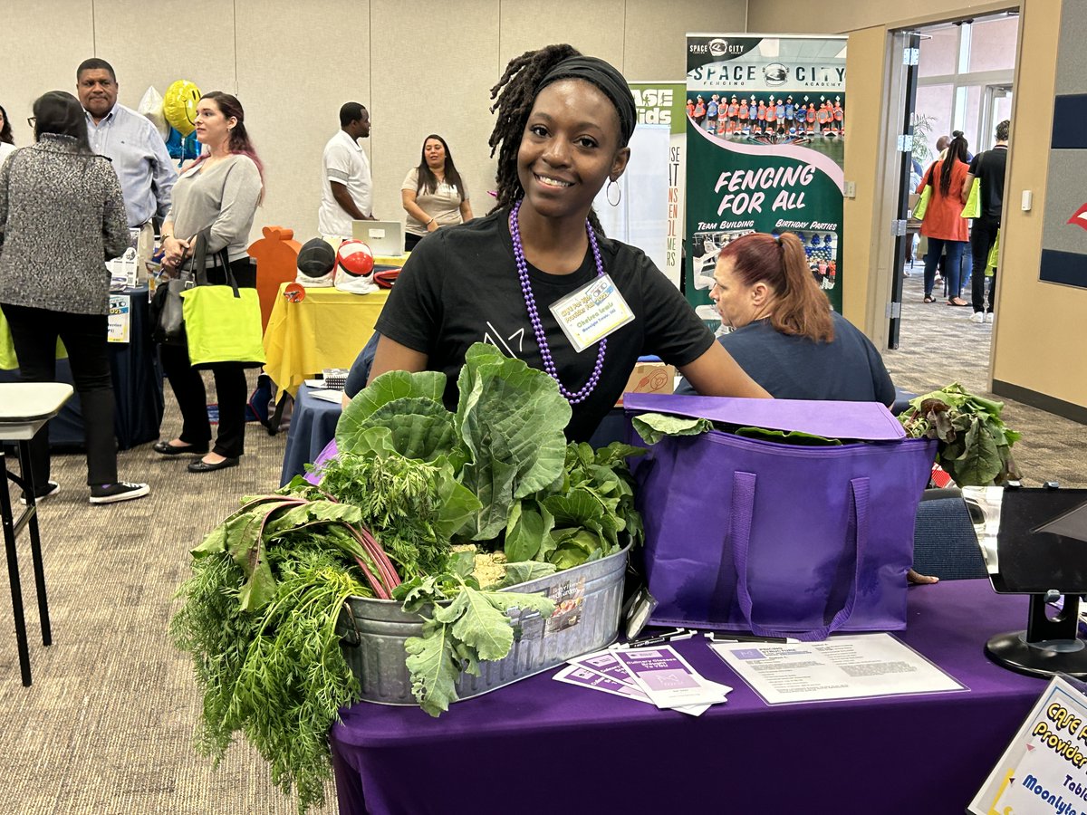HCDEtx's tweet photo. For the first time in 4 years, our @HCDE_CASE team held a #ProviderFair for out-of-school-time professionals! Over 200 afterschool and summer program reps networked with vendors who provide enrichment activities like cooking, robotics, drawing, and sports for kids. #afterschool https://t.co/xLV7IsQfOj