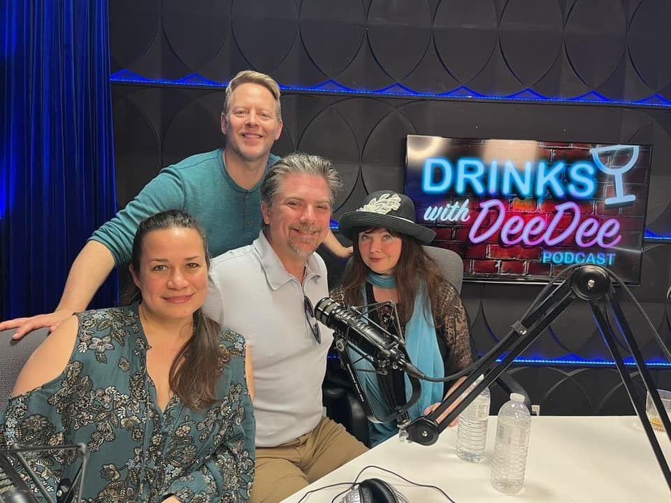 deedeegop's tweet photo. More fun on the โ Drinks with Dee Dee โ podcast . Jeremy , Joanie & Tony Falcao Sweet. Star of Growing Pains , Baby Whisperer , Podcast Boss & Podcast host ! Thatโs a winner ! #drinkswithdeedee #ubngo #jeremymiller #GrowingPains #sorvinovino https://t.co/yLAtzXfgqM
