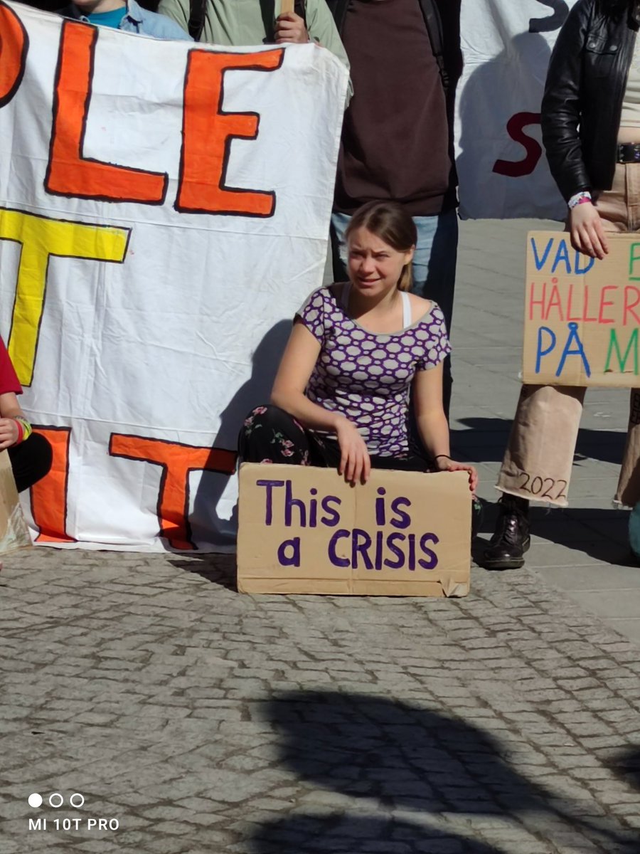 Friday's for Future in front of the Swedish parliament inspiring the next gen.
🙌🙏🙌🙏😸🙌🙏🙌🙏
#dols300000000 #unity
#unitebehindthescience
Climate strike week 244. #FridaysForFuture #ClimateStrike