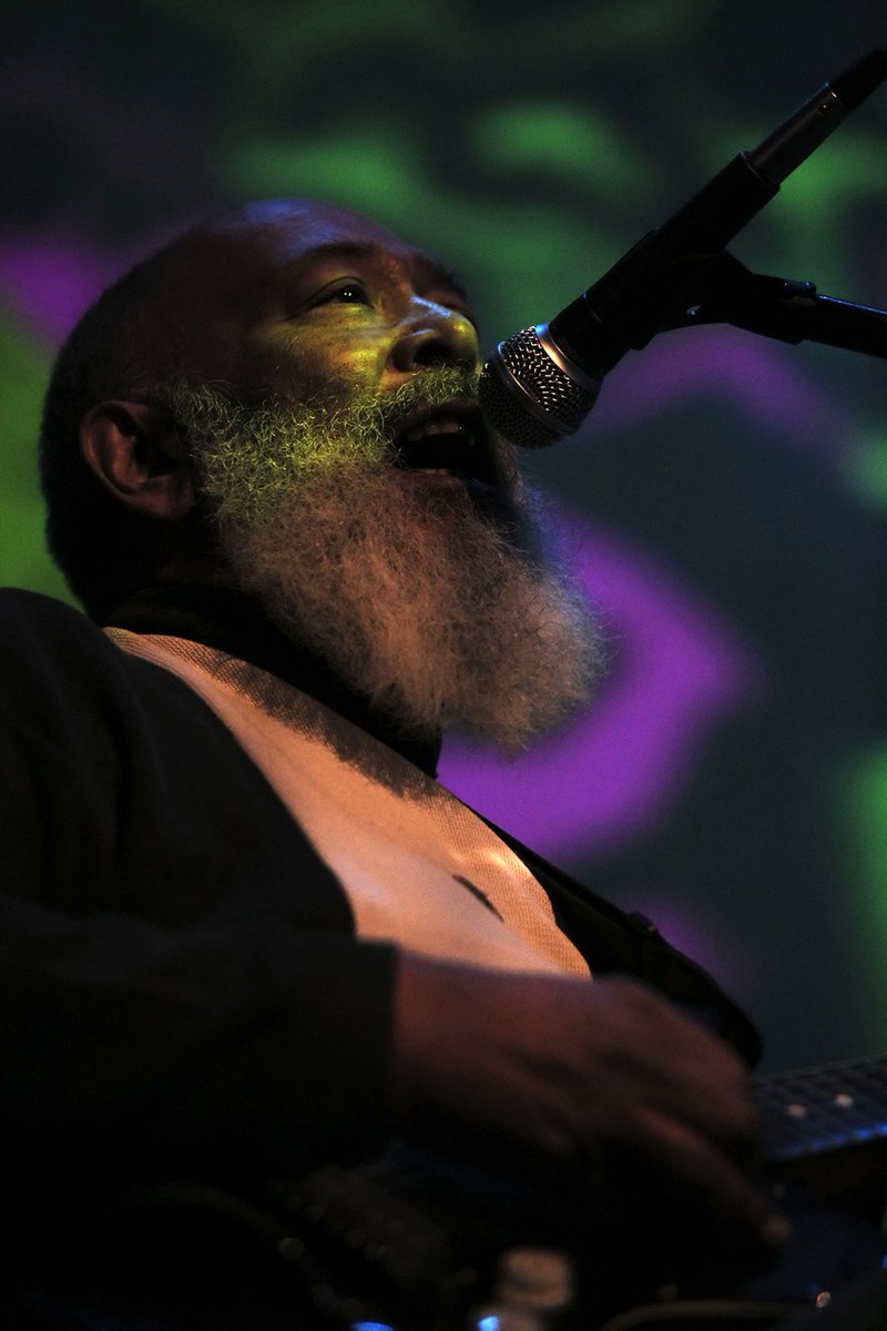 Que emoção ver o querido Skowa <a href="/skowa/">Skowa S.</a> e o Trio Mocotó de volta a um palco depois de 14 anos.
Foto: Rogério Lacanna