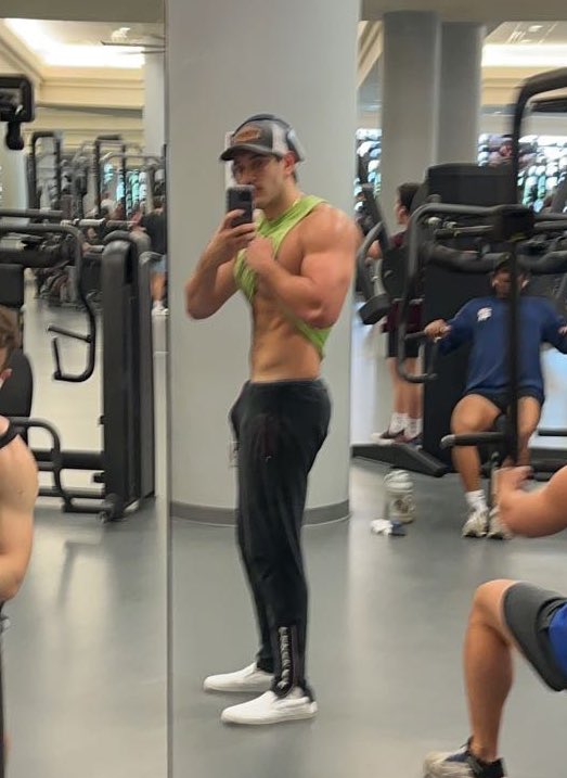 just about porn on Twitter: "RT @Theslimjimkilla: Feelin good"