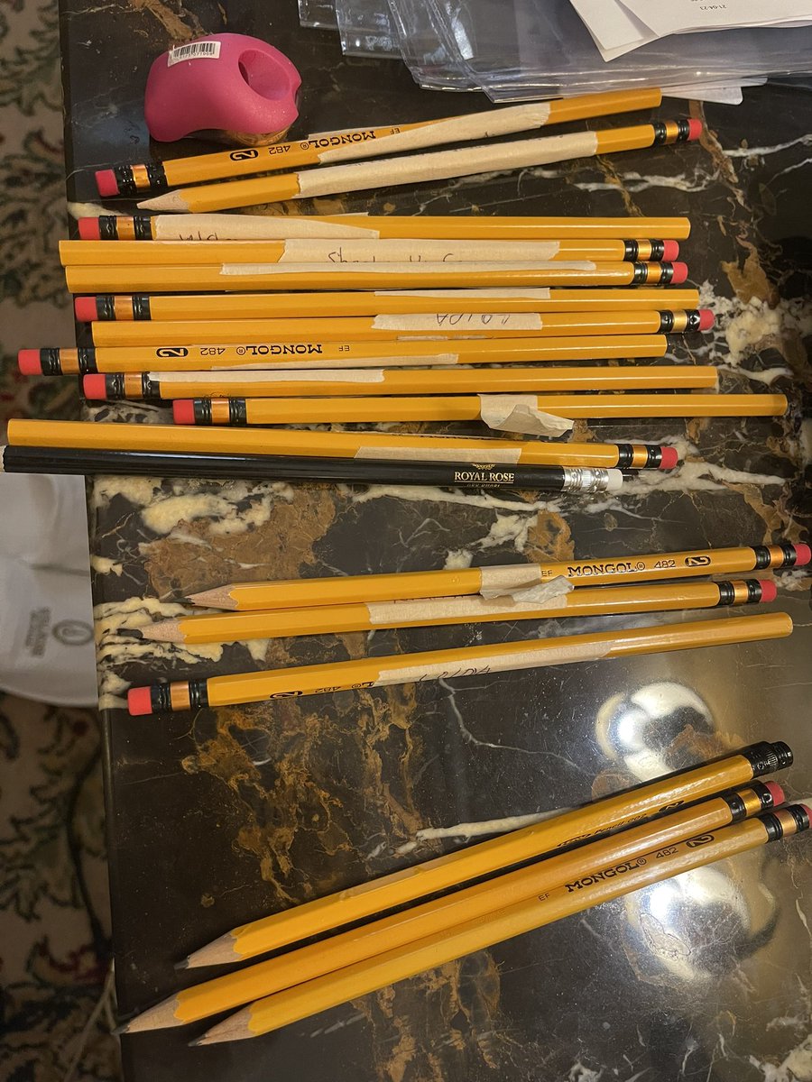 stevendere61's tweet photo. -ako na daw magtasa ng lapis para gamitin nila sa board exam bukas. Wala naman daw mawawala kaya go. ππ
#prcboardexam #middleeast #uae #dubaiteam #ofw https://t.co/GBo35G46WM