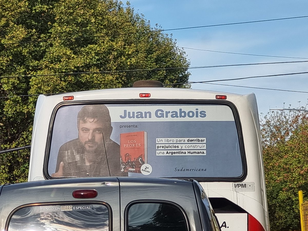 DEBORAHKAHAN1's tweet photo. ¿Qué estoy viendo?
¿¿Grabois escribió un libro??
Permiso...JAJAJAJAJAJA!!
Voy a chocar😄‼️ https://t.co/QnbPff7Upu