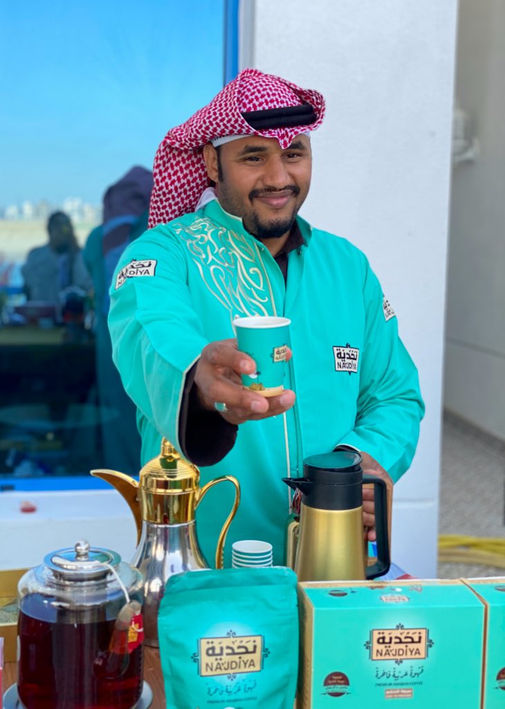 HaifaAlSanousi's tweet photo. قهوة ( نجدية ) السعودية 
شعارها: تستاهل الحب نجدية
خدمة الضيافة لديهم رائعة ما شاء الله، ومتوفرة بالكويت♥️ 
ليس غريباً أن تكون هذه القهوة بهذه العراقة النجدية فأهل نجد♥️ للأصالة والعراقة عنوان. 
عيدكم مبارك 🌙
وعساكم من عواده 🌙 https://t.co/jvI98uWaRj