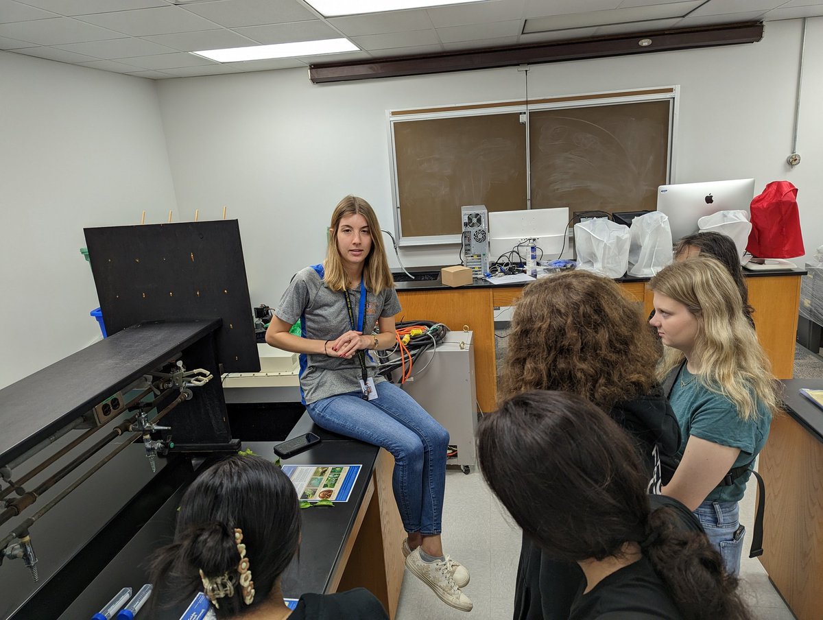 UFCitrusBugs's tweet image. Thank you @DemardEmilie and @Bugging_Me_Out for your help today talking all things entomology with our STEM visitors from @PolkState