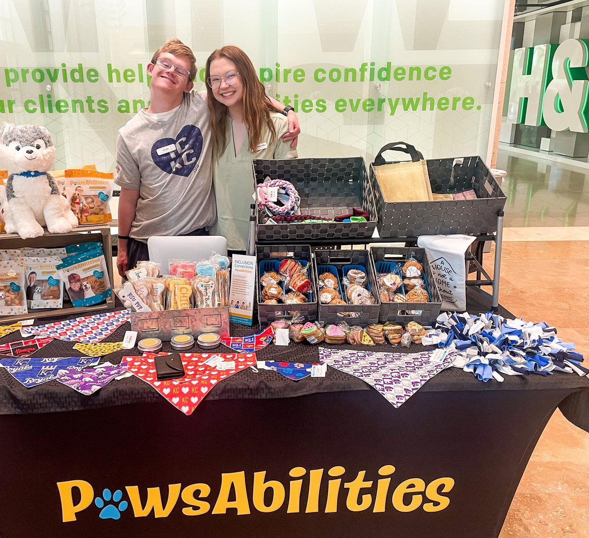 ICKCConnections's tweet photo. All of us at Pawsabilities, and our Paws student Ryan, want to give a big thank you to @hrblock for hosting Neurodiversity Day at the company's headquarters in Kansas City, Missouri! #neurodiversity #autismawarenessmonth #pawsabilities https://t.co/8eol56UpuW