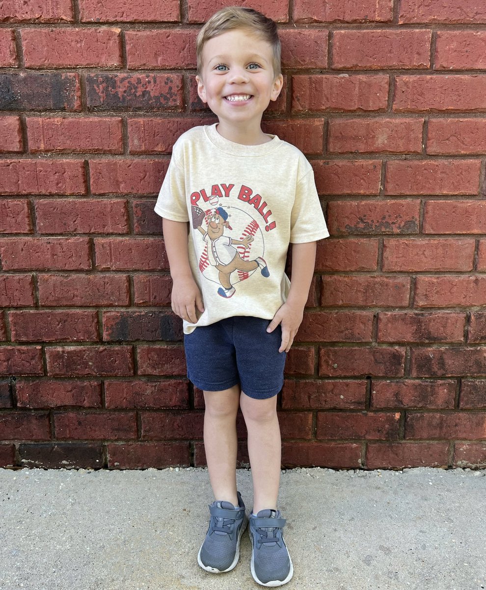 LoganCrane15's tweet photo. Braven wearing his new @BlooperBraves shirt for game day! He was pumped to rock it! Go @Braves! #ForTheA #Blooper https://t.co/nzolpQdsDv