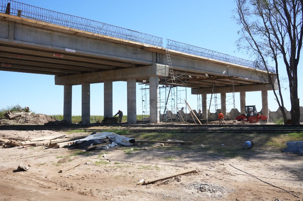 🚧 Avanza la pavimentación de los caminos rurales en el departamento #TerceroArriba. Trabajamos a través del Consorcio <a href="/CamineroUnico/">Consorcio Caminero Único</a>, en el camino que une #RíoTercero con #LosPozos, y el que está entre #LasPerdices y #LasIsletillas. Informate más🔗 bit.ly/ObrasTerceroAr…
