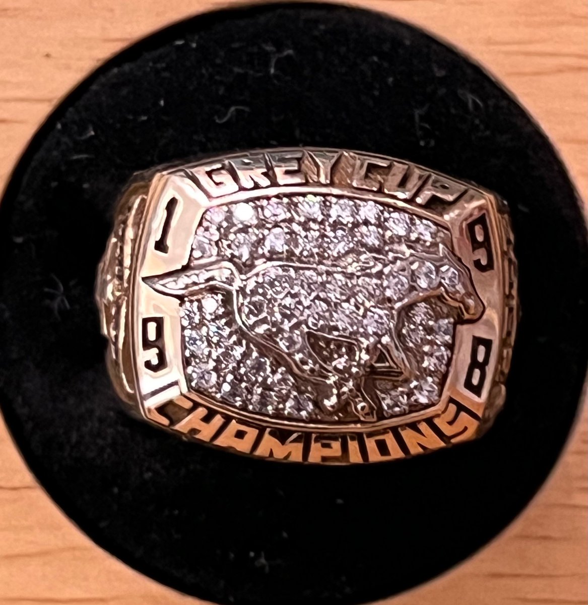 Calgary Stampeders will celebrate the 25th anniversary of the 1998 Grey Cup champions on Legacy Night, Friday, August 18, vs Winnipeg Blue Bombers. QB Jeff Garcia, Most Valuable Player in Stamps’ 26-24 victory over Hamilton Tiger-Cats in ‘98, will be present.