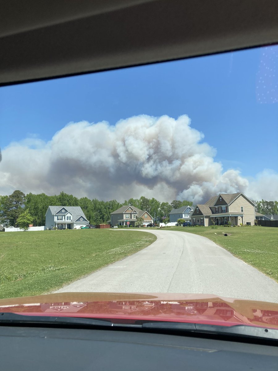 #GreatLakeFire #ncwx #CroatanNationalForest #EasternNorthCarolina #CrystalCoast - View from my neighborhood about 12:15 today