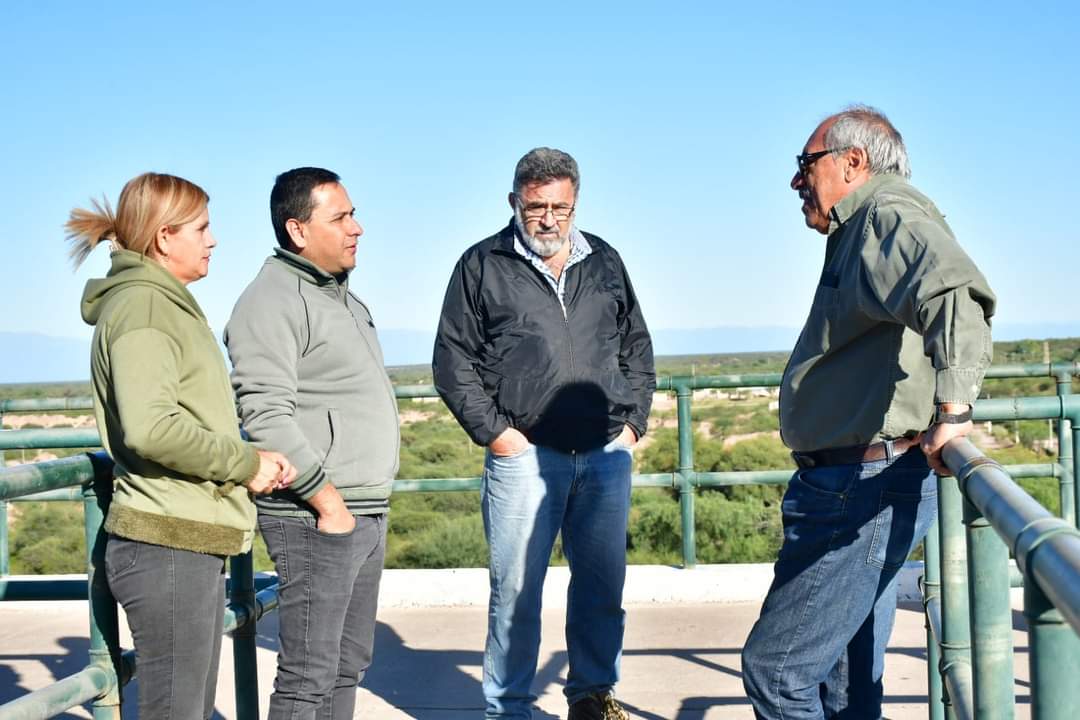 LuisFedericoM's tweet photo. ➡ En la mañana del miércoles, junto a la delegada de El Portezuelo, María Ávila recibimos al ministro de Agua y Energía, @AdolfoScaglioni y al secretario de Agua Eduardo Karam para constatar el avance de la obra en construcción del acueducto Río El Salado - El Portezuelo. https://t.co/SOHyWEuBQt