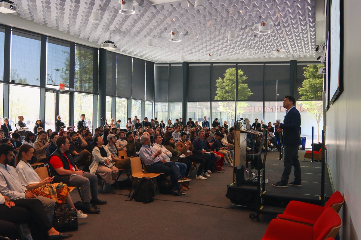 CUBlockchain's tweet photo. Today, Prof. Emin Gün Sirer — Founder and CEO of @avalabsofficial behind @Avax blew us away with his take on The New Generation of #Blockchain Protocols for the Next Billion People 🔺 #avalanche https://t.co/dvwwspDkAL