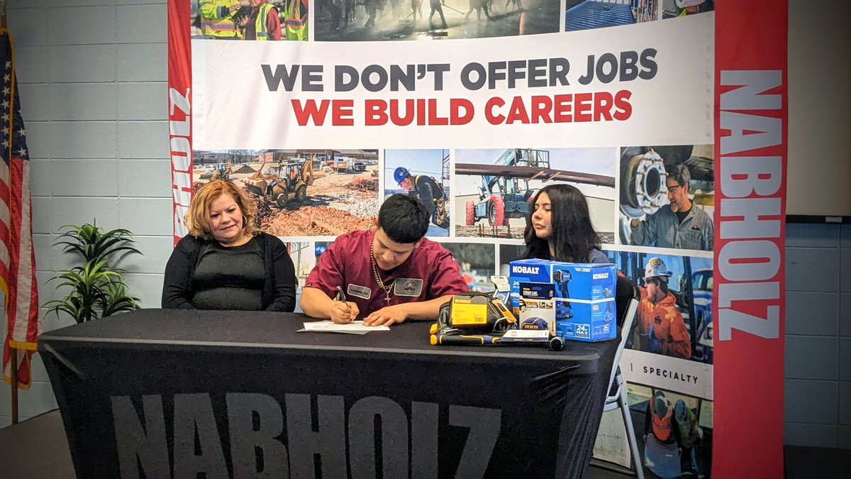 MetroCareerTech's tweet photo. We are so excited to congratulate Lionardo Lopez for signing with @NabholzCorp Construction transitioning from the youth apprenticeship program into full-time employment! We're excited and thankful for this opportunity! @GrayToyoshima @shameka98 @lrsdcte @lrsd @EdDcte https://t.co/MsDEqMlA7q