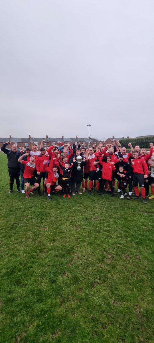durhamsafc1994's tweet photo. Big 👍to Easington Southside because for letting Jamie be involved in their celebrations 👏👏 https://t.co/X4aezu03MK