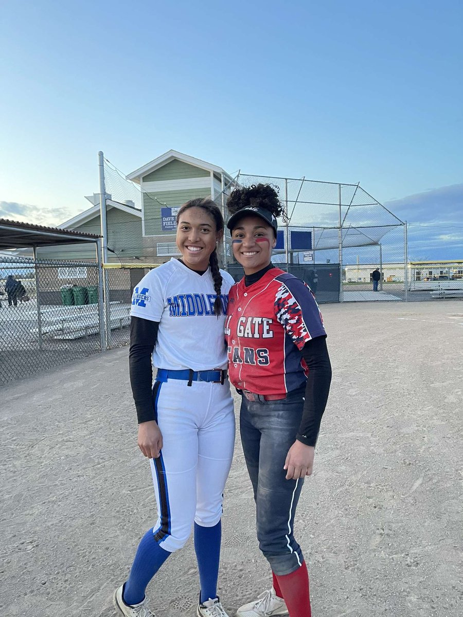 sydneeperreault's tweet photo. Great competition with @karissad23!! Cant wait till we’re playing together again!!! @BombersElite https://t.co/CFLJVm9D7n