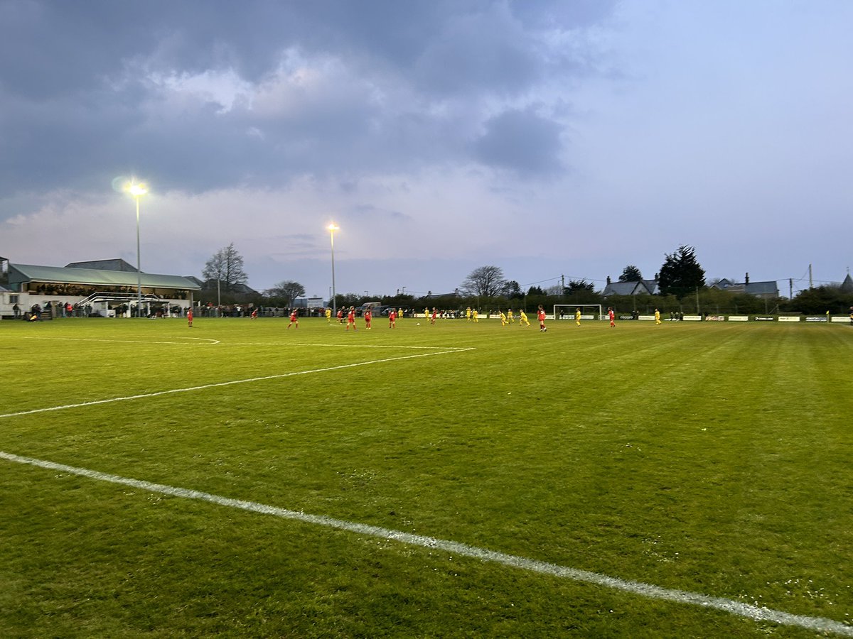 Super first half of football here in fierce St Austell wind, it’s @LiskAFCWomen 2-2 @HelstonWomen ⚽️ Full Time Roundup on @BBCCornwall from 9:30pm! #Cornwall #CornwallFootball