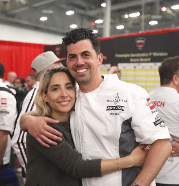 PopUpPizzaLV's tweet photo. Congrats Chef Mikey for Winning #1 nontraditional Pizza in the Southwest &amp; #2 in the World at the International Pizza Challenge during Pizza Expo 2023!
Try Mikey's award-winning pizza on May 5, 11am-5pm at Pop Up Pizza. While supplies last. @PlazaLasVegas
https://t.co/ysQLYyUJwr https://t.co/JYtl6zlQ0i