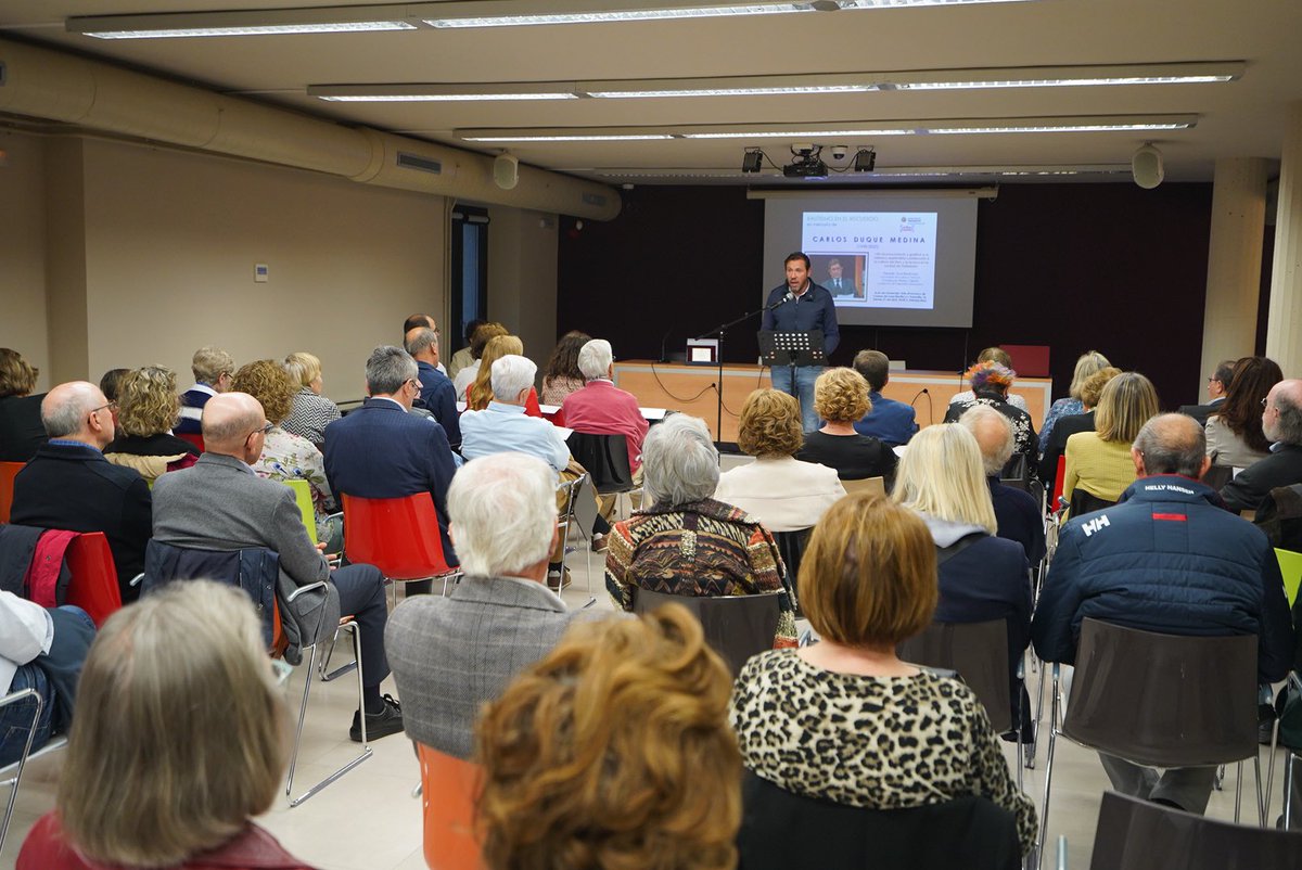 Hoy Valladolid Letraherido homenajea a Carlos Duque Medina, fundador de Oletvm. El alcalde, <a href="/oscar_puente_/">Oscar Puente</a> interviene en el acto y destaca la gran aportación que este librero tuvo para la cultura de la ciudad. También asiste la concejala Ana Redondo.
