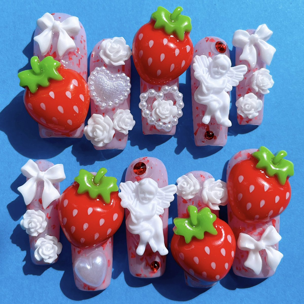 trashnails's tweet photo. sized sets are coming back to trashnails 🍓 I'll still always work on my press on nails that require no sizing because I love having that option but working on sized sets (s/m/l) again will allow me to create more 🌟🌈 https://t.co/UBqtxfeDjO