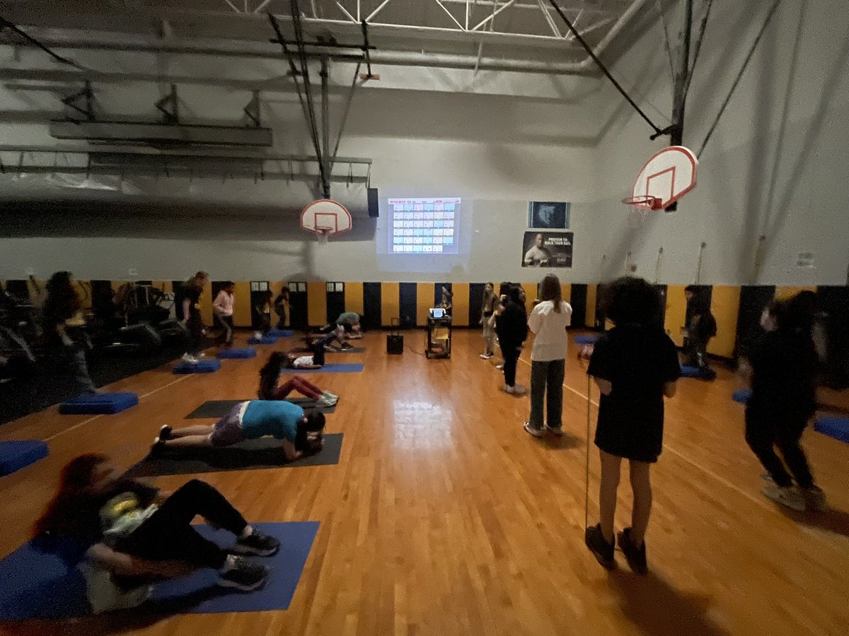 BrucherGMS's tweet image. First time this year teaching 6th grade. Introducing them to heart rate monitors and trying out various fitness stations 💪🏽👏🏽🐻@PolarGlobal @GrangerIPSD204 #physedu #futureready204