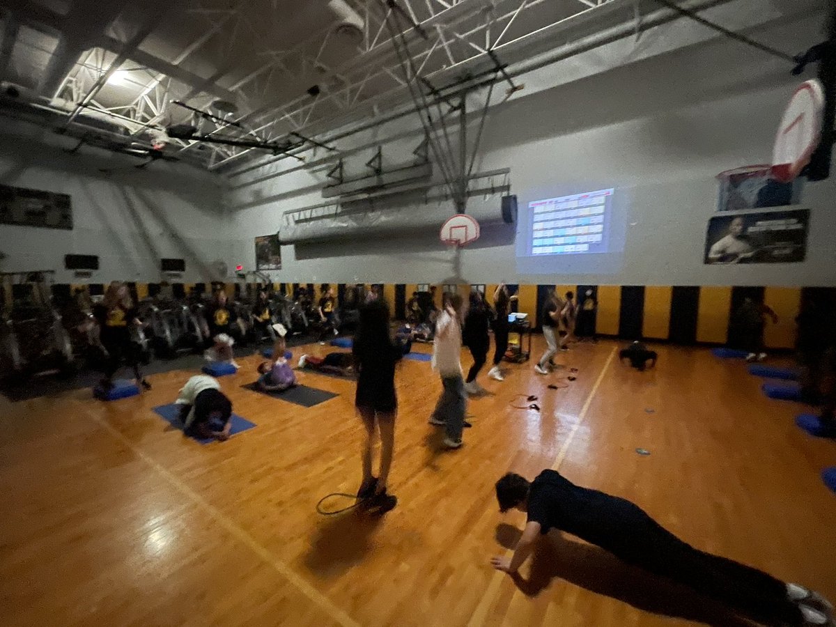 BrucherGMS's tweet image. First time this year teaching 6th grade. Introducing them to heart rate monitors and trying out various fitness stations 💪🏽👏🏽🐻@PolarGlobal @GrangerIPSD204 #physedu #futureready204