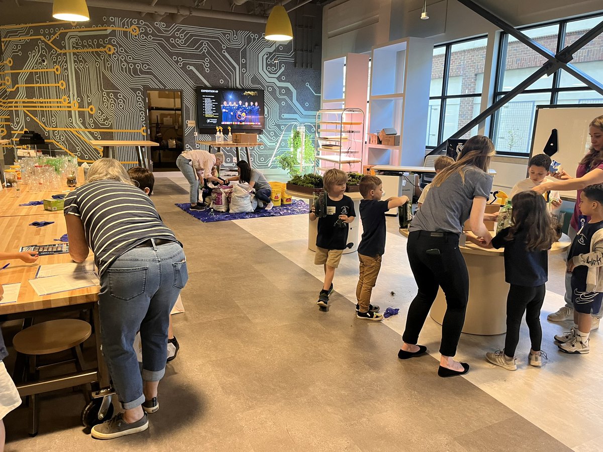 STEMnaut's tweet image. Space Day with the Works has been fantastic! Thank you to all of the #CCA families and schools who have attended. Loved having @MoonshotMuseum @pafa2017 here as well. #RemakeDays #TechWorksatCCA