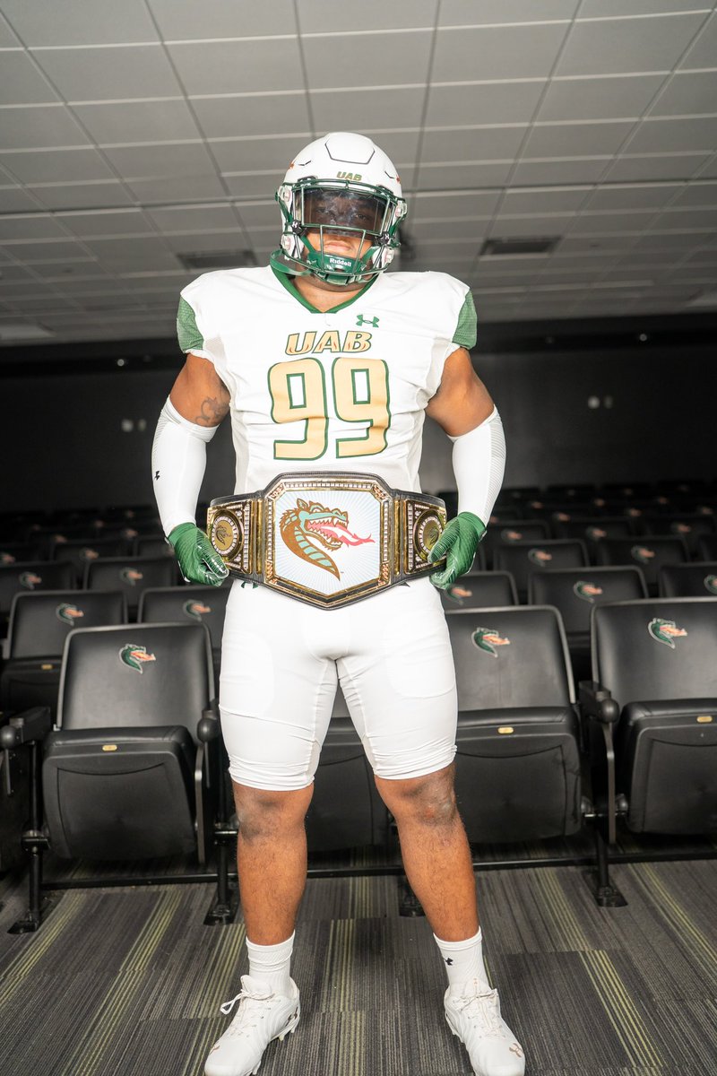 coreyclark92's tweet photo. Great Unofficial visit at UAB 🐉
#GoBlazers⚫️🟢
#HomeTownHero
@CoachM_Patrick @CoachCampbell37 @CoachGDavisFB @CoachAbrams @OAtheagent @JuCoFootballACE https://t.co/tmVf4Thhn3