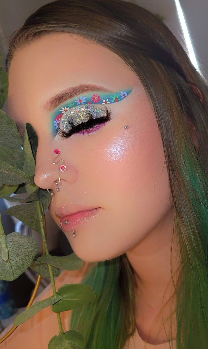 Hiii ❤️ I’m still alive 🥰 and still trying everyday. Time to post my dream PR team again. 2023 goal! <a href="/plouiseacademy/">PlouiseMakeupAcademy</a> , <a href="/aboutfacebeauty/">about-face beauty by Halsey</a> , <a href="/rarebeauty/">Rare Beauty</a> , <a href="/truly_beauty_/">Truly Beauty</a> ❤️