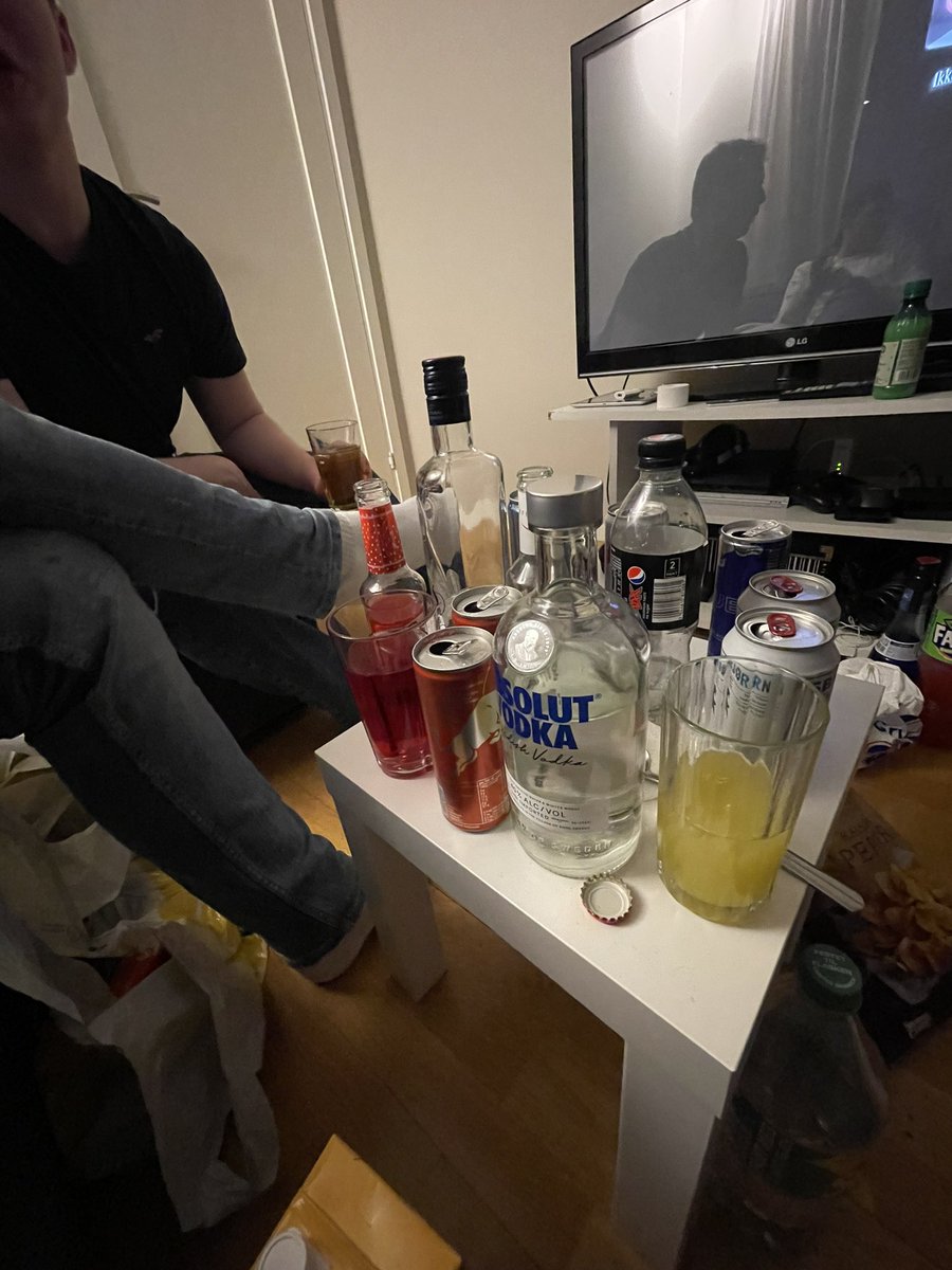 MariusKrogh2's tweet photo. Vente på søndan⚫️⚪️🍻 https://t.co/N0JhWftRRU